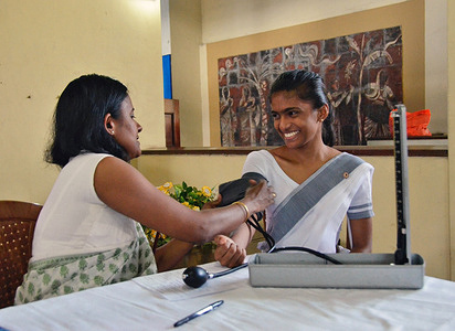 225 Youth Parliament members screened for diabetes, high blood pressure, body mass index and eyesight as part of commemorations for World Health Day 2016. During the event, WHO delivered a seminar on promoting healthy lifestyles with special focus on the WHO ‘Step-up’ and ‘Walk the talk’ campaign and distributed pedometers for youth parliament members to monitor and increase their physical activity in future. The event was organized by the National Youth Services Council and Health Education Bureau of Ministry of Health, Nutrition and Indigenous Medicine, with support from WHO.