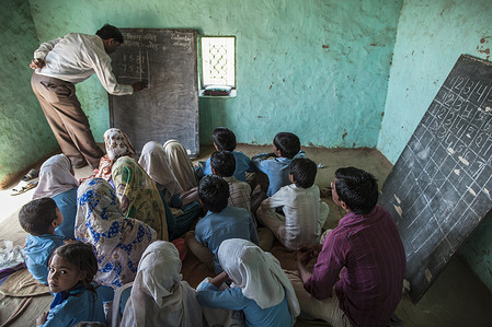 India. Alwar. A class room scene from Bidarka colony school. © Florian Lang